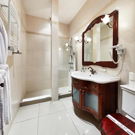 Shato Luxe Hotel 3*
